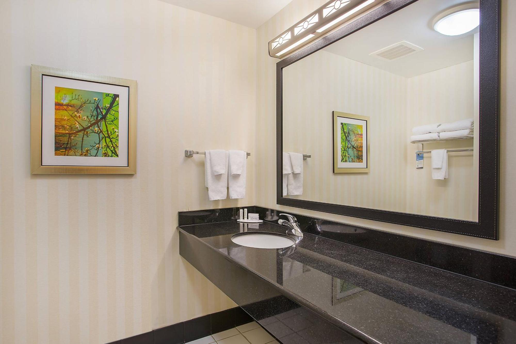 Fairfield & Hotel 3*