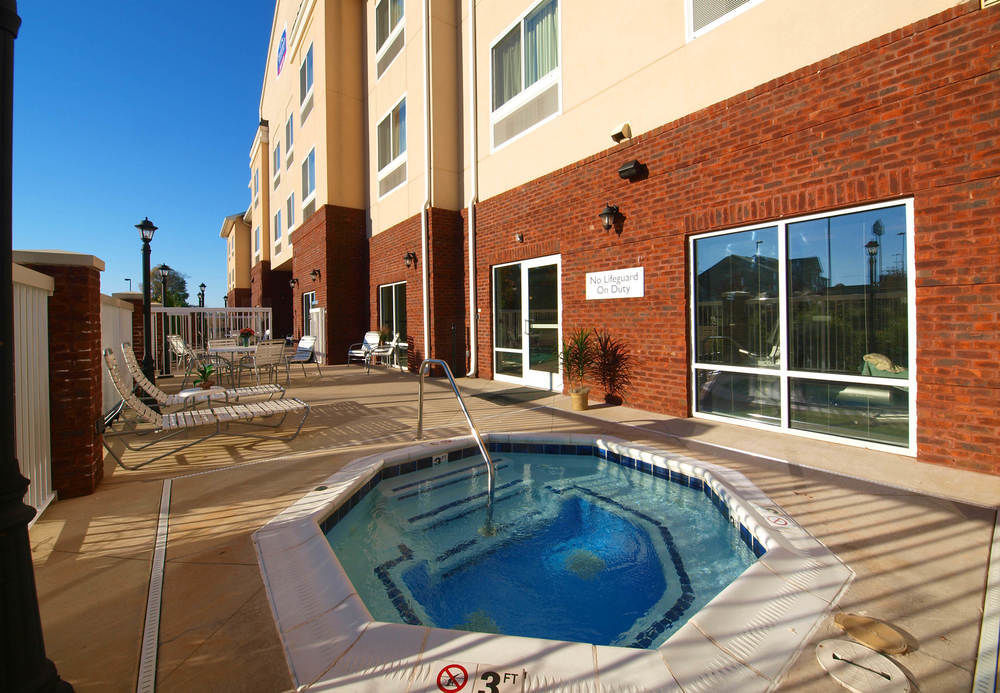 Fairfield & Hotel 3*